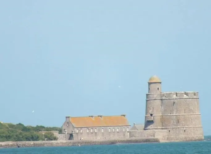 Les Aigrettes, En Plein Centre, A 200m De La